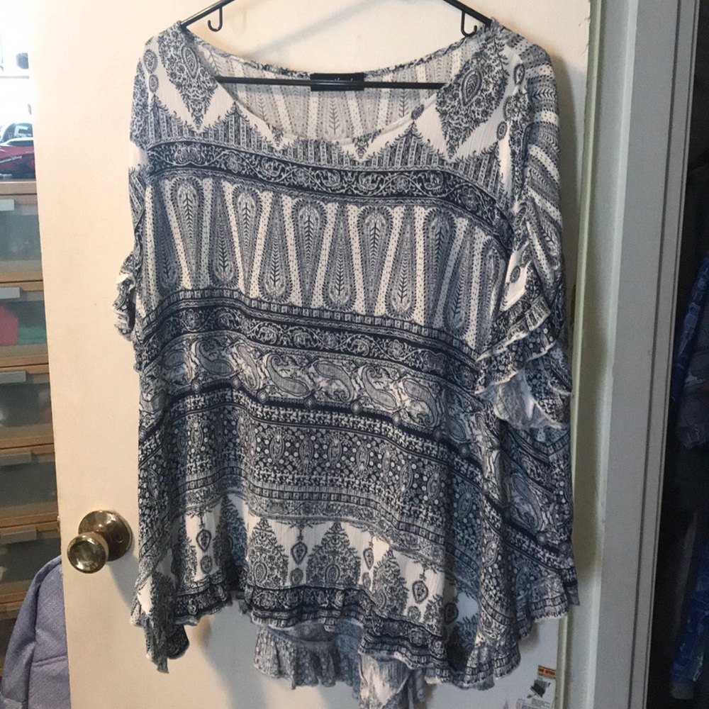 Baby blue paisley ruffle top. Size L/XL